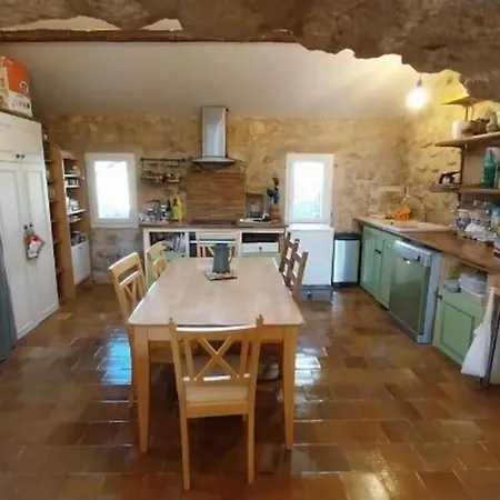 Maison De Village Dans Un Mas Сasa de vacaciones